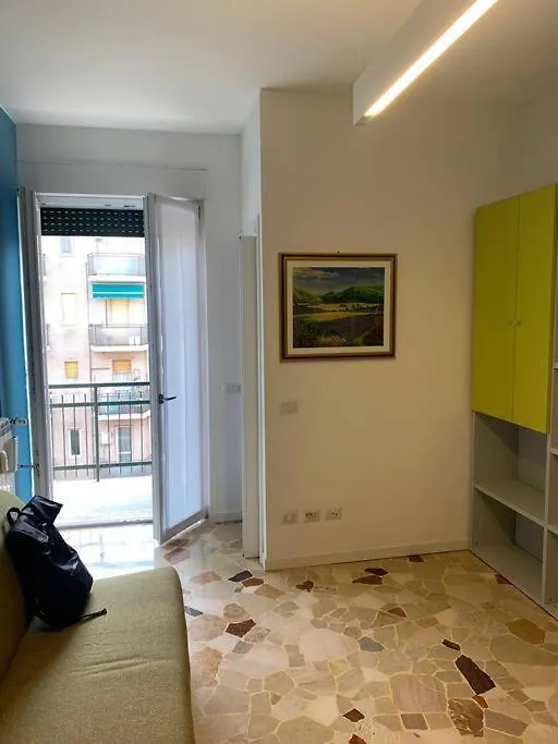 Cozy 1-Room Studio In Giambellino contacts